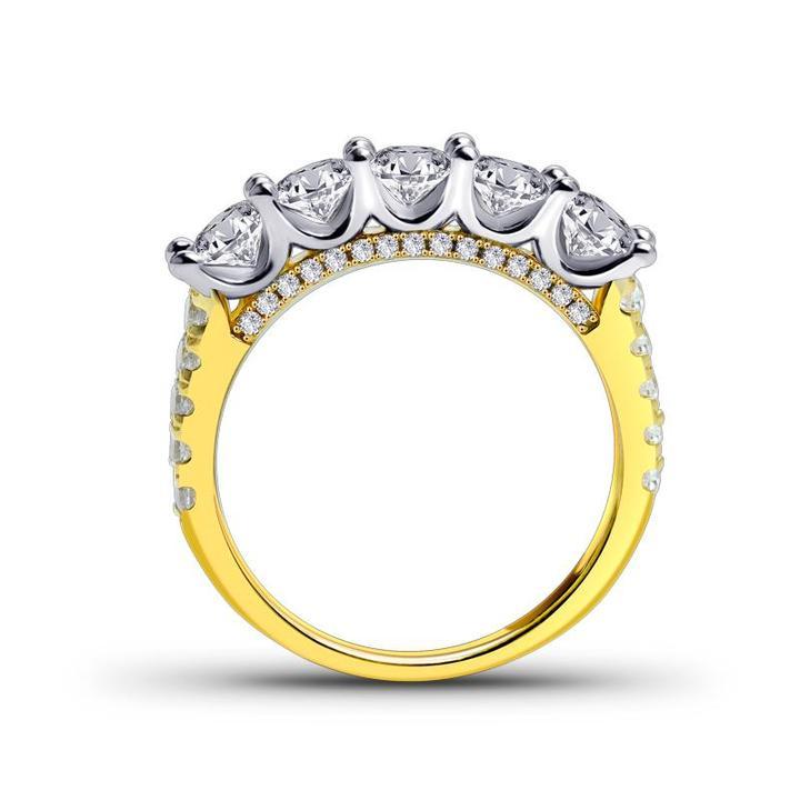 Amélie – Inel delicat din diamant cu ornament în formă de coroană.