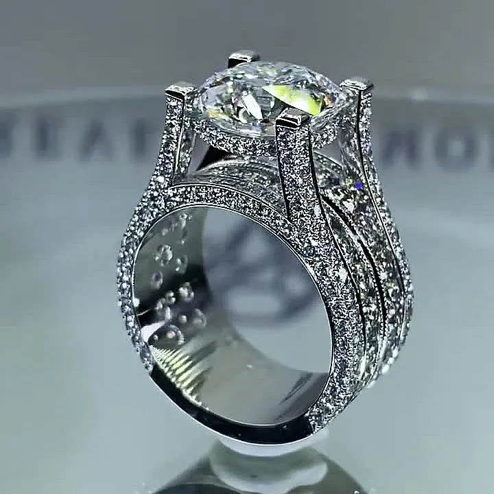 Jasmin – Un inel de diamant foarte strălucitor cu ramă vintage