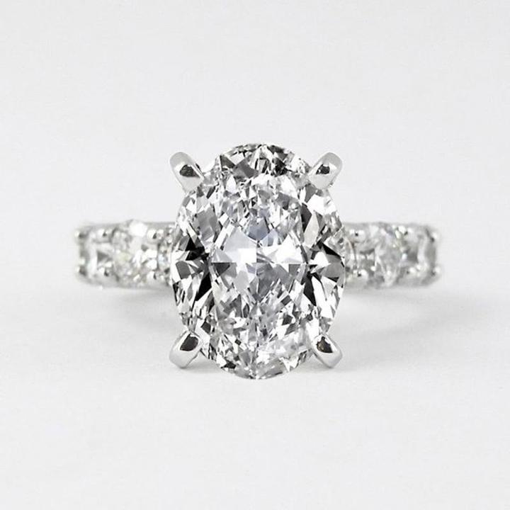 Greta – Inel din argint cu diamant.