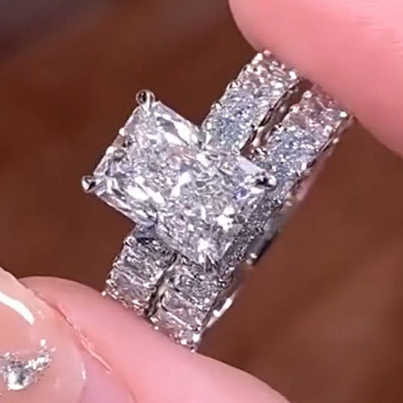 Kateřina – Inel cu diamant cu un tăietură proeminentă în formă de baguette.