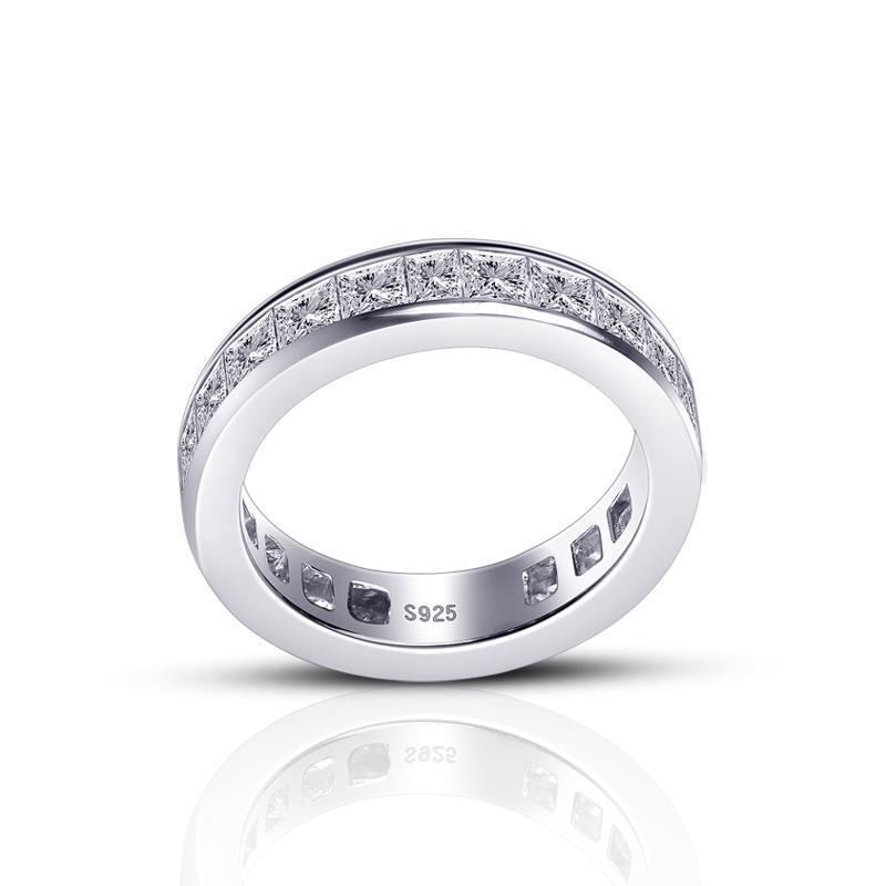 Maren – Inel din argint cu diamant și bandă subțire.